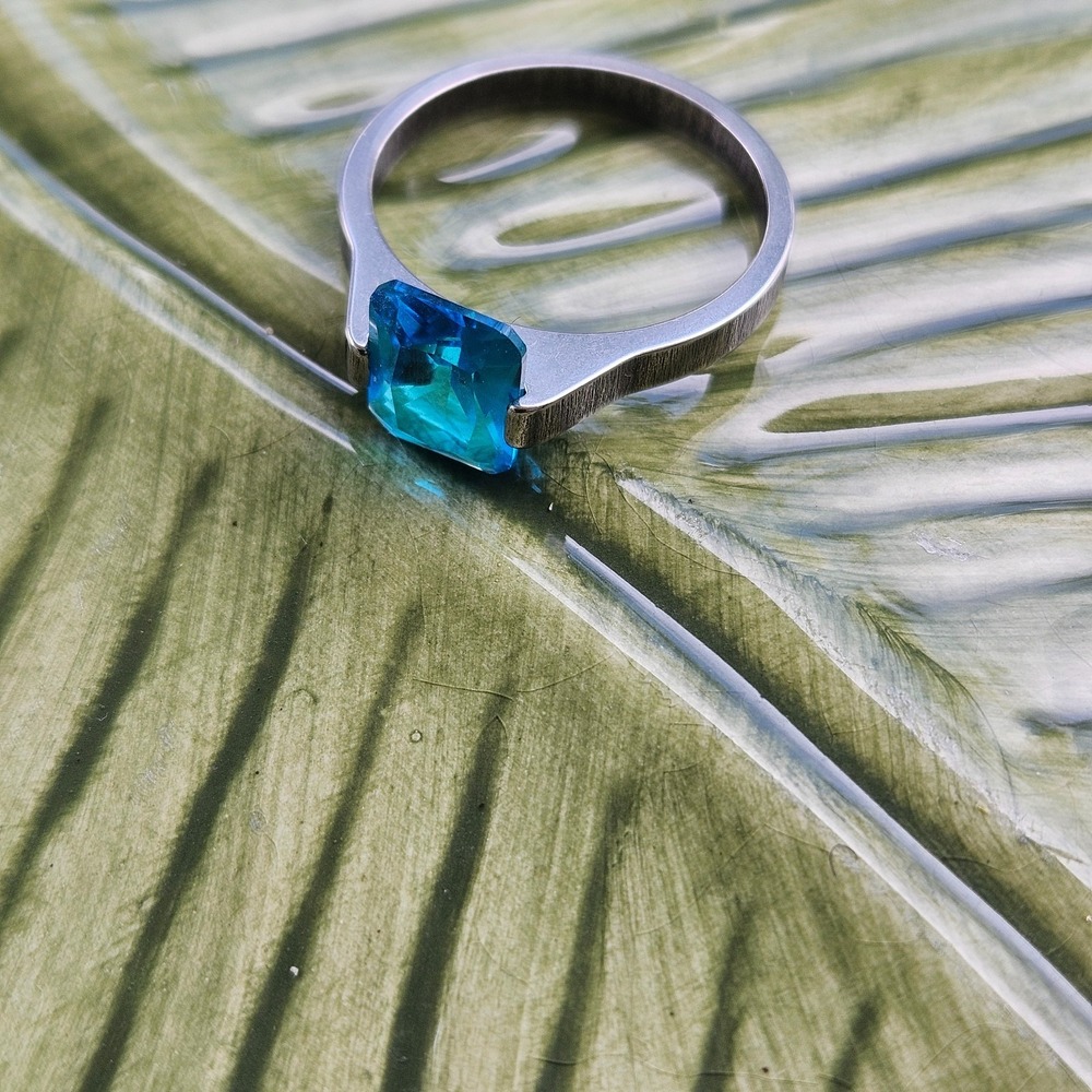 Modernist Brushed Silvertone Stainless steel Ring Emerald Cut Blue Size 10.25 - Picture 6 of 10